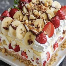 No-Bake Banana Split Cake Recipe - Easy & Delicious Dessert