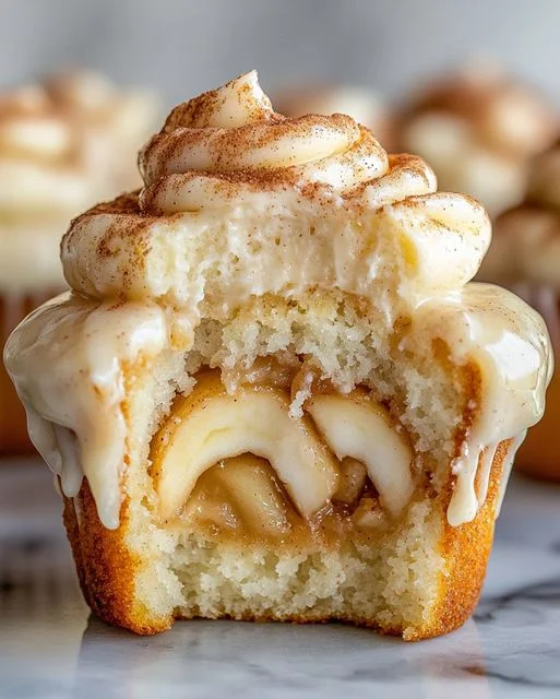 Apple Cinnamon Cheesecake Cupcakes - Easy Recipe