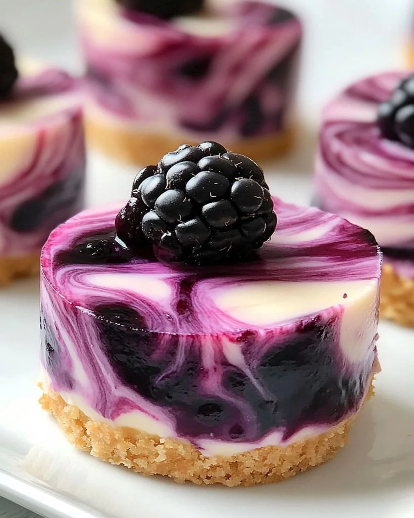 Irresistible Blackberry Mini Cheesecakes – Easy Dessert Recipe 8 Irresistible Blackberry Mini Cheesecakes – Easy Dessert Recipe