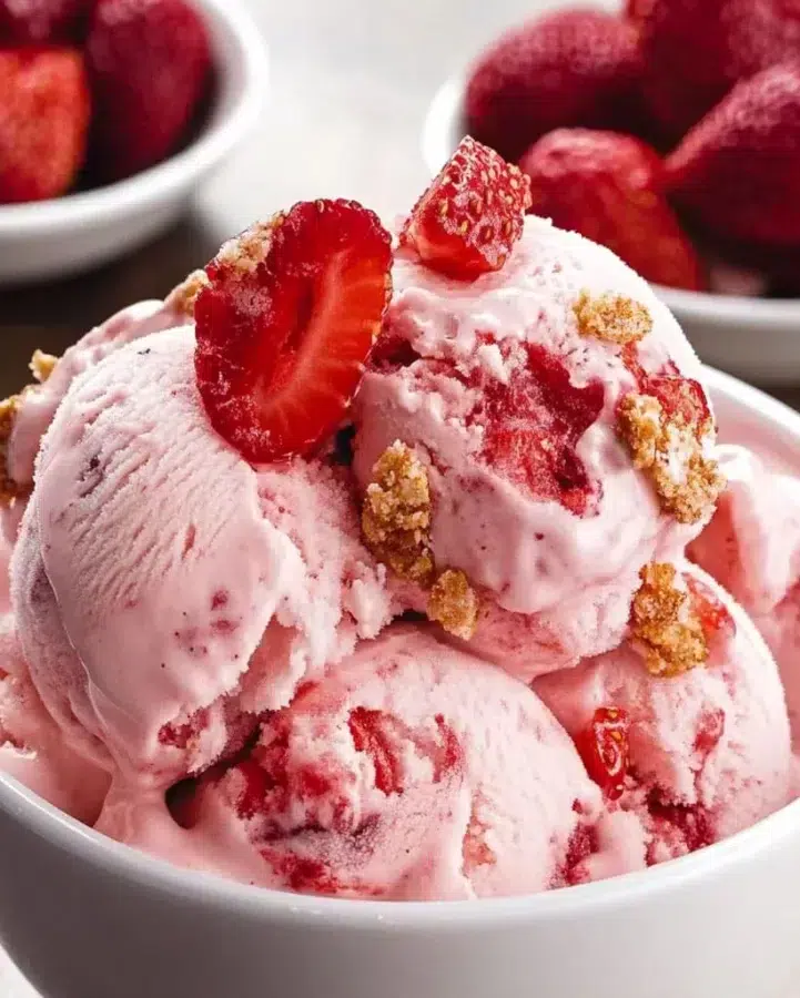 Strawberry Cheesecake Ice Cream – Creamy Dessert Idea 7 Strawberry Cheesecake Ice Cream – Creamy Dessert Idea